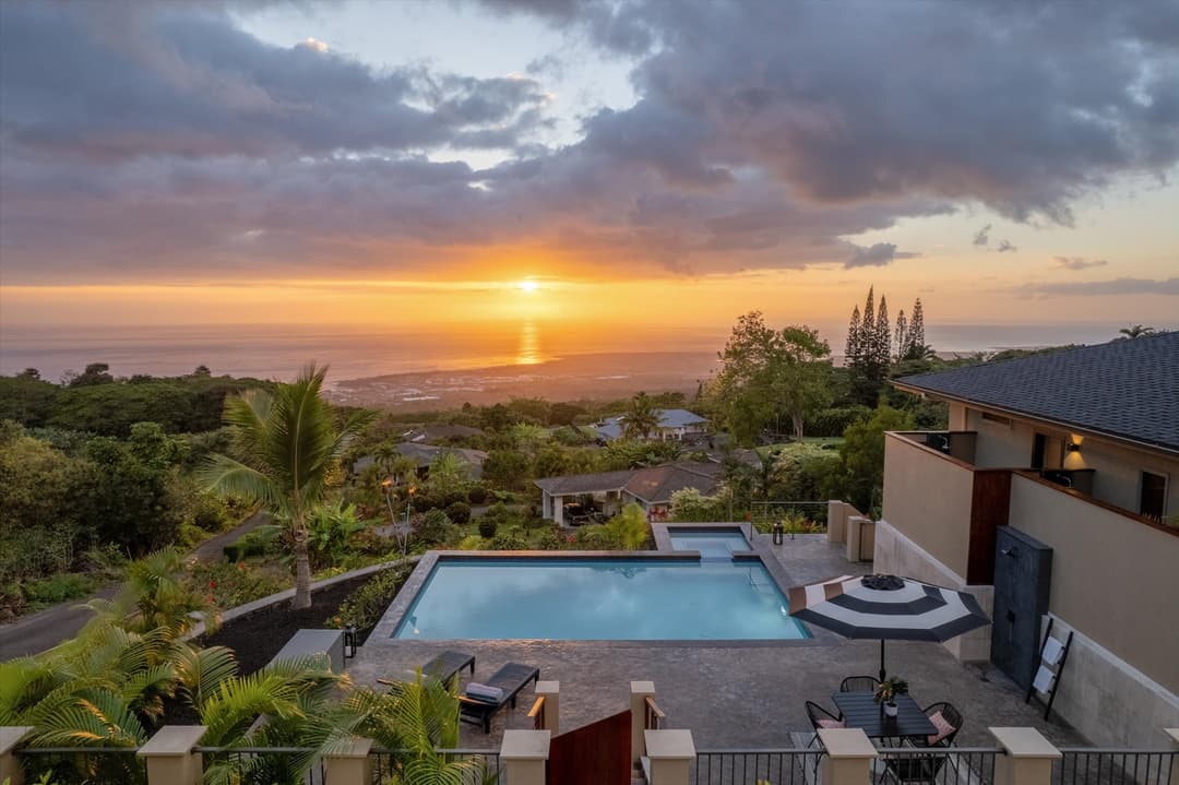 A Rare Holualoa Estate That Defines Island Living 75-2620 Keopu Lani Rd.