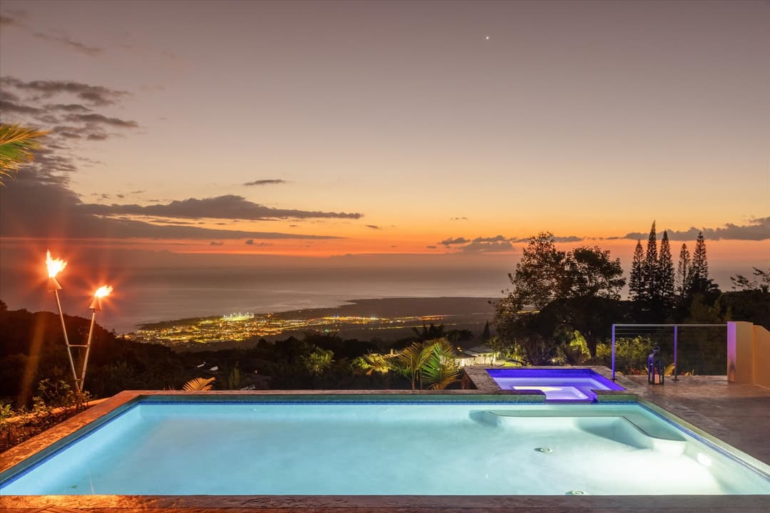 A Rare Holualoa Estate That Defines Island Living 75-2620 Keopu Lani Rd.
